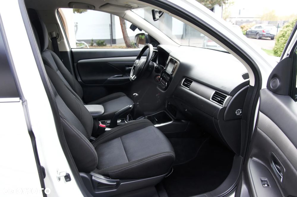 Mitsubishi Outlander 2.0 2WD Diamant - 25