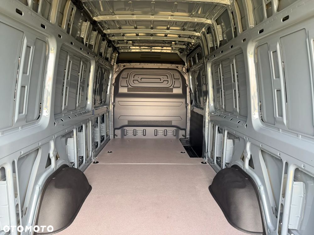 Mercedes-Benz Sprinter - 9