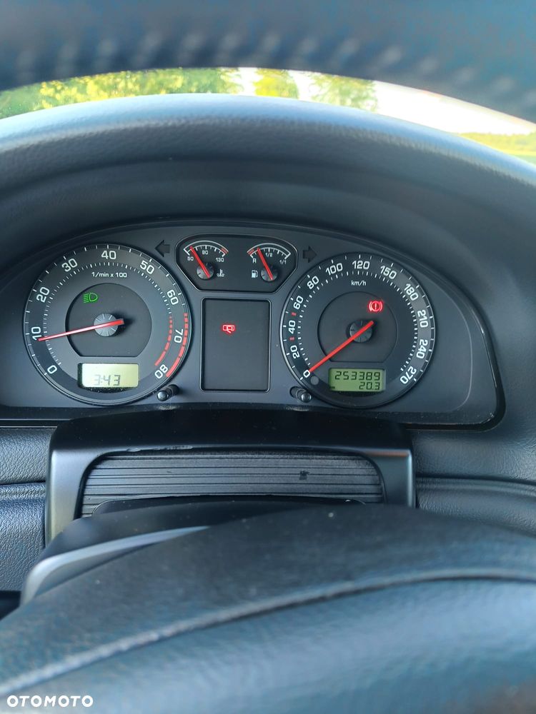 Skoda Superb 1.8 Turbo Elegance - 12