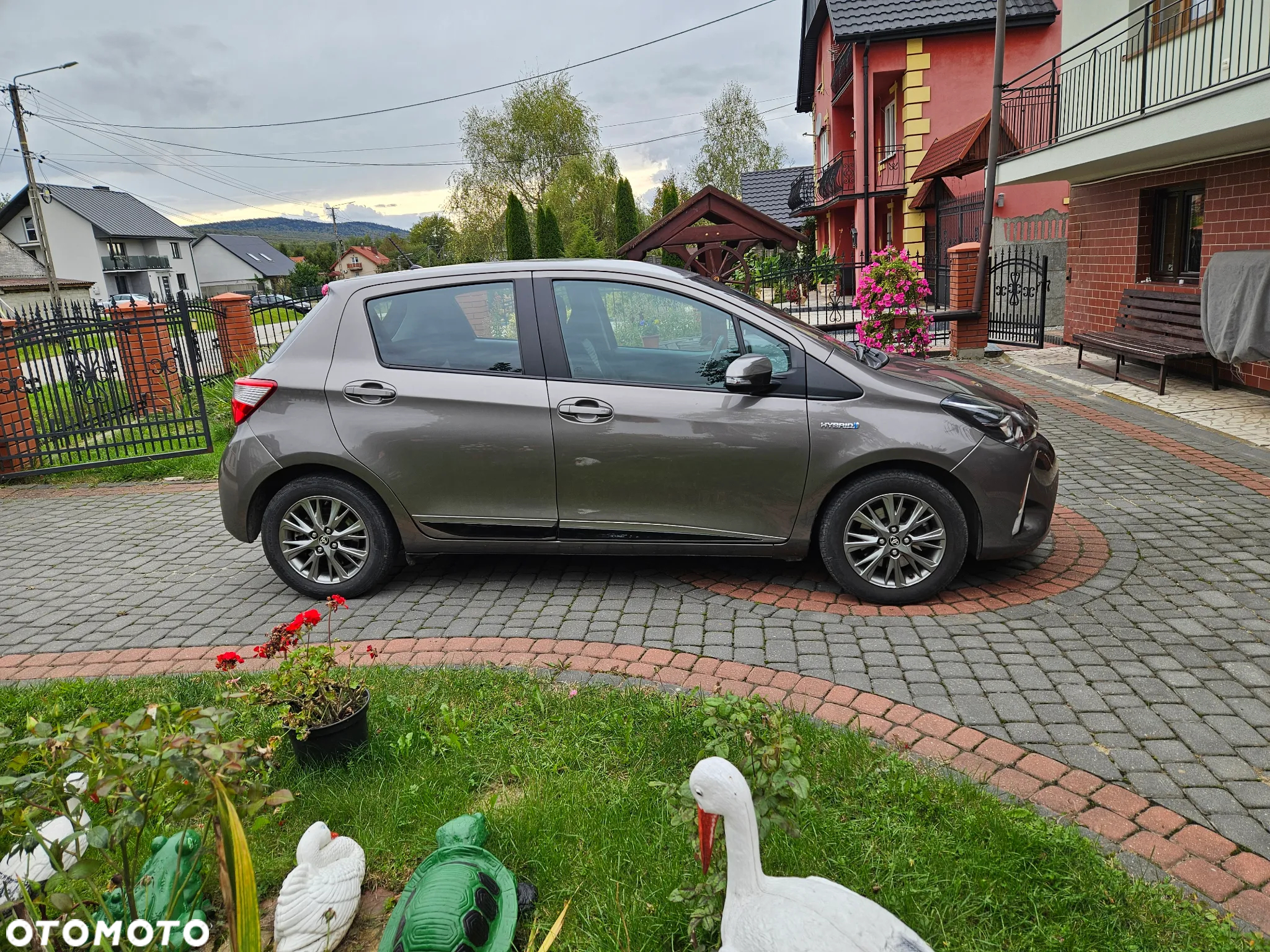 Toyota Yaris Hybrid 1.5 VVT-i Selection - 4
