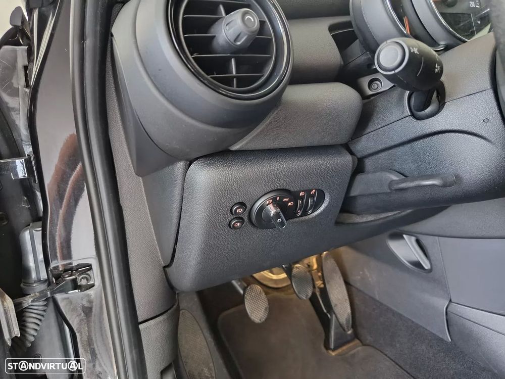 MINI 5 Portas Cooper D - 32