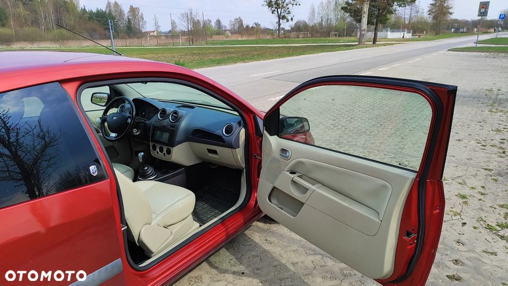 Ford Fiesta 1.6 TDCi Ghia - 11