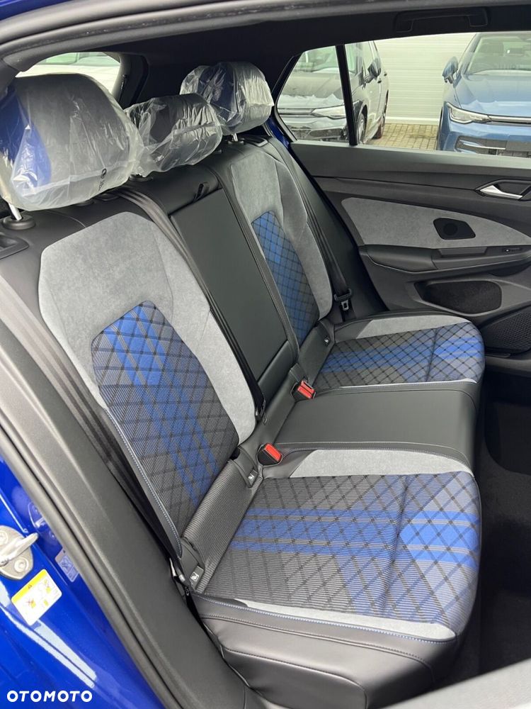 Volkswagen Golf - 8