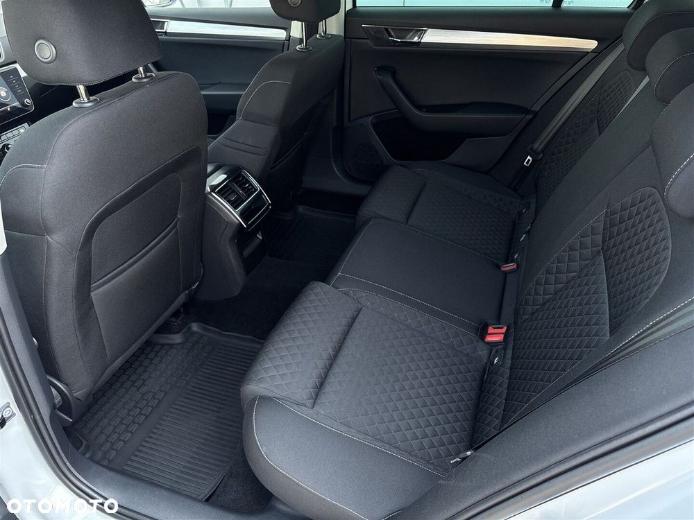 Skoda Superb 2.0 TDI SCR Ambition DSG - 11