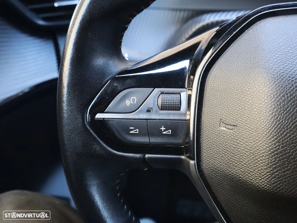 Peugeot e-208 Allure - 13