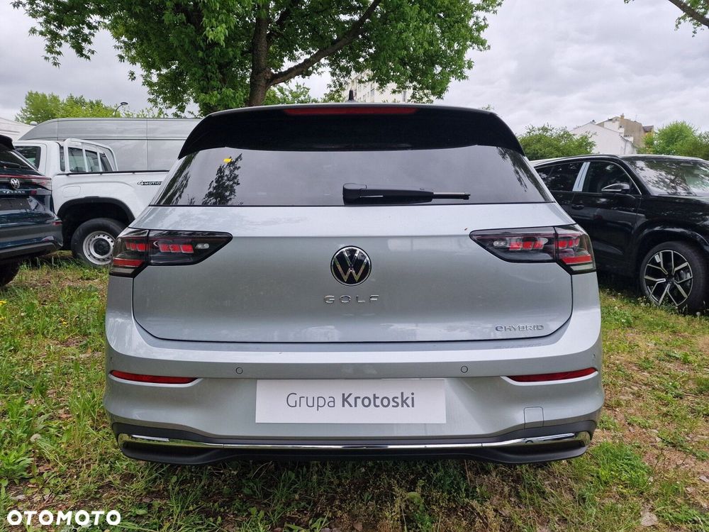 Volkswagen Golf - 6