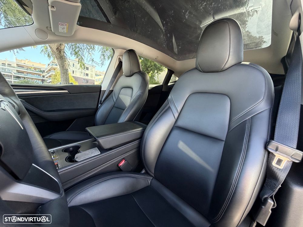 Tesla Model Y Performance Dual Motor AWD - 12