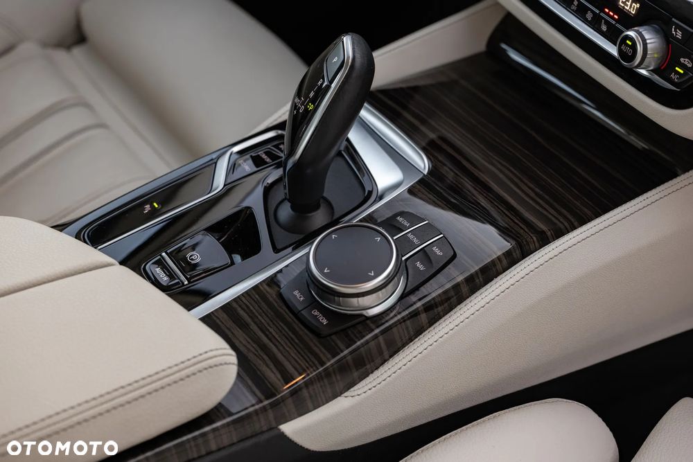 BMW Seria 5 518d mHEV Luxury Line - 27