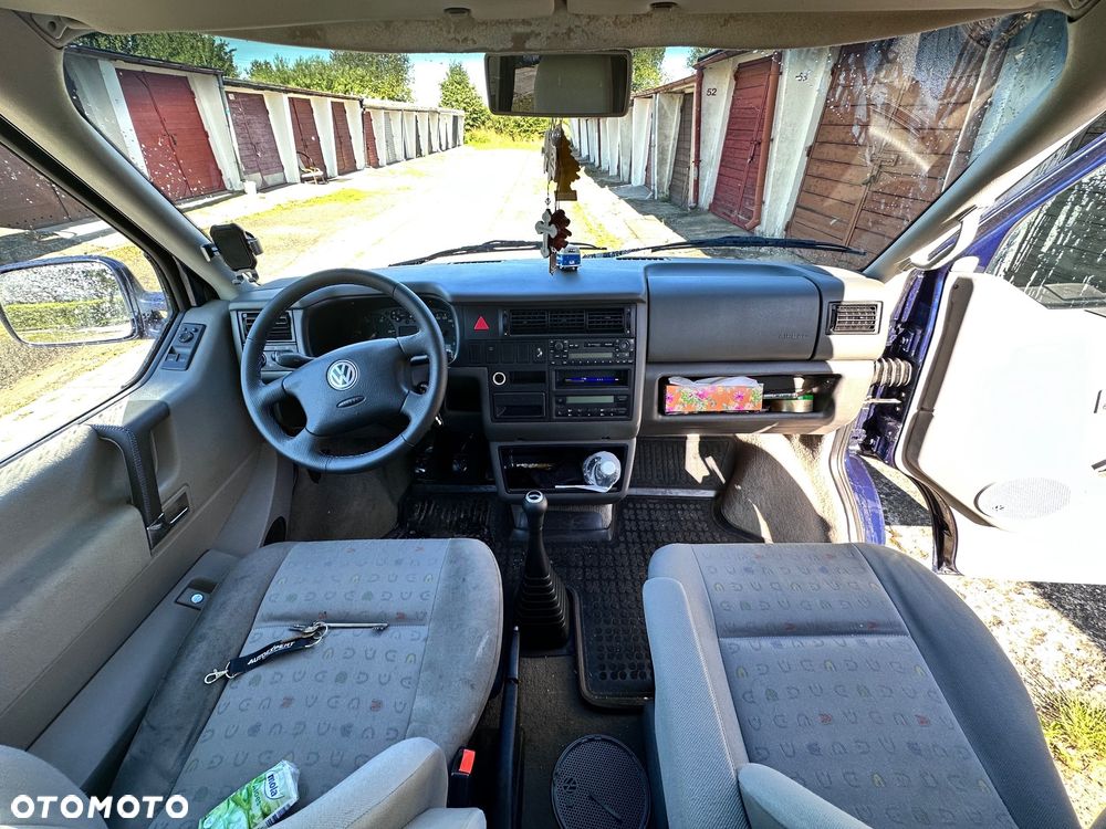 Volkswagen Multivan - 12