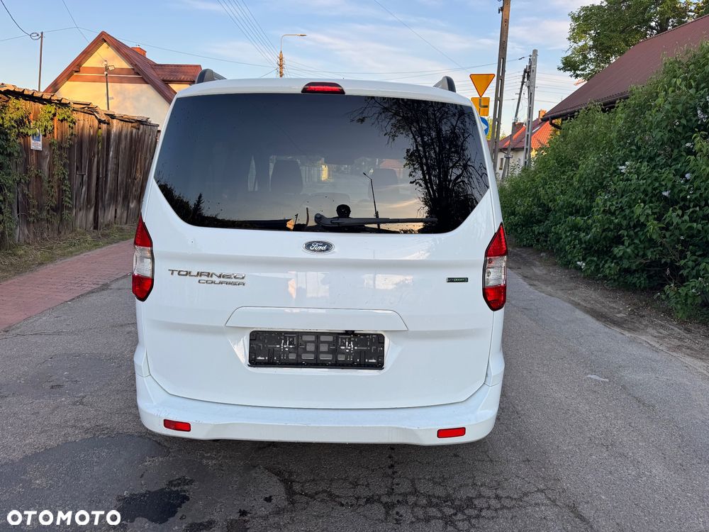 Ford Tourneo Courier 1.0 EcoBoost S&S Titanium - 9