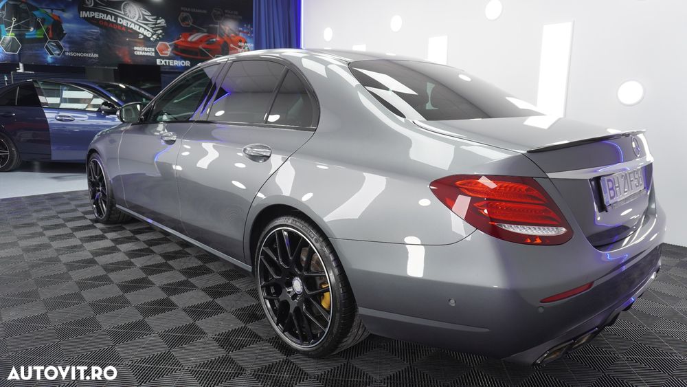 Mercedes-Benz E - 4
