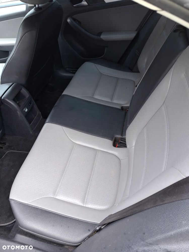 Volkswagen Jetta Hybrid - 11