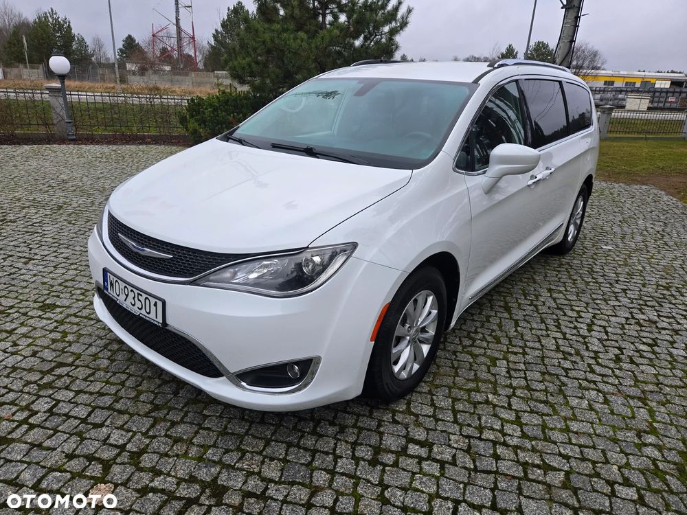 Chrysler Pacifica - 1