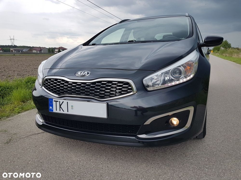 Kia Ceed 1.6 CRDi 136 ISG Dream-Team Edition - 19