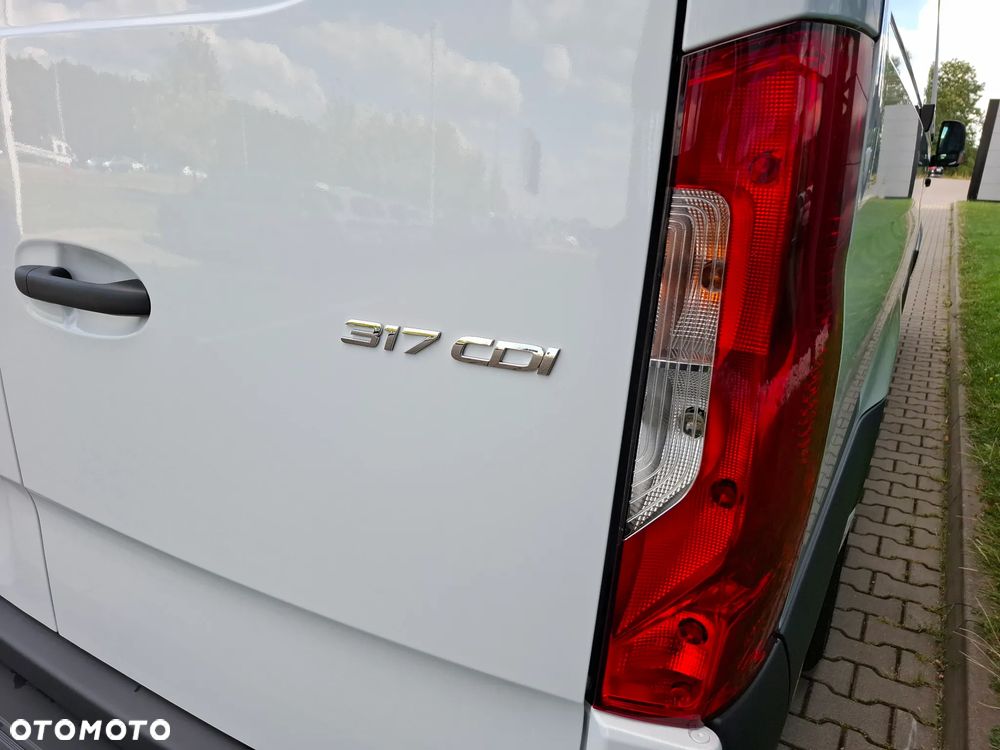 Mercedes-Benz Sprinter 317 CDI Furgon PRO długi 4325 mm L3H2 - 11