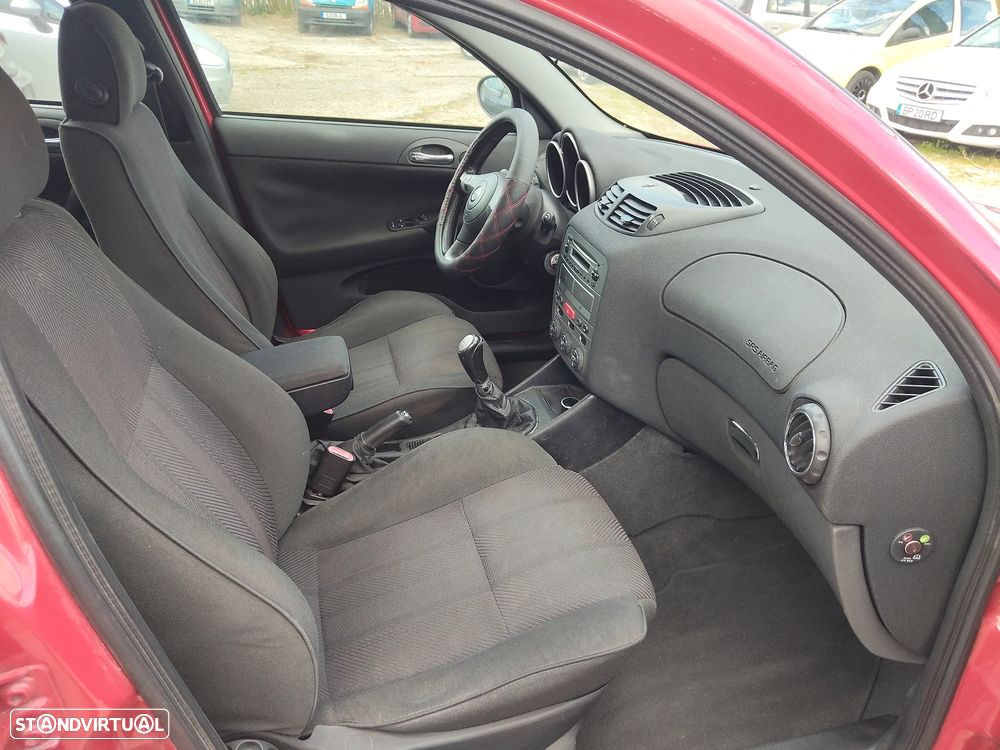 Alfa Romeo 147 1.6 TS Distinctive - 6