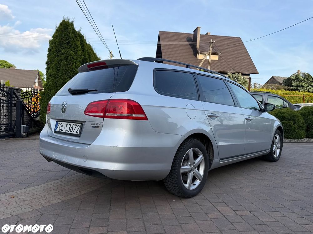 Volkswagen Passat 2.0 Blue TDI SCR Trendline - 13
