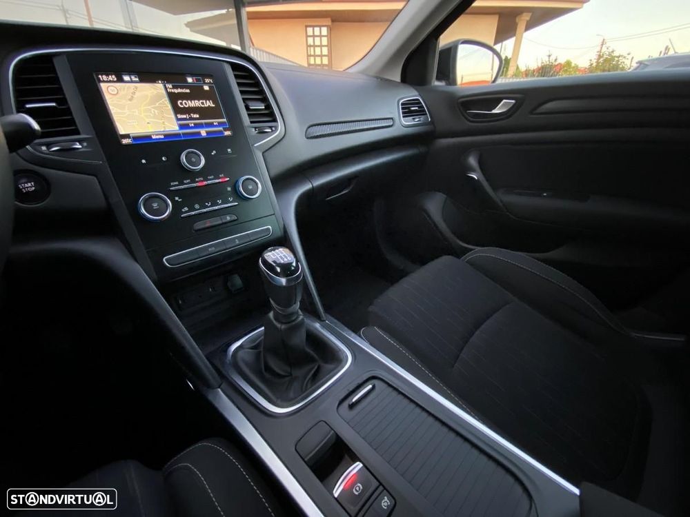 Renault Mégane 1.5 Blue dCi Limited - 6