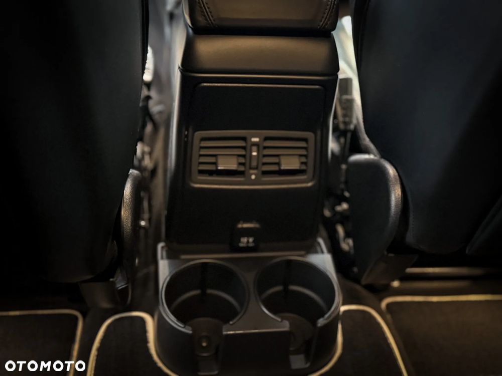 Mercedes-Benz Klasa G AMG 63 AMG SPEEDSHIFT 7G-TRONIC - 32