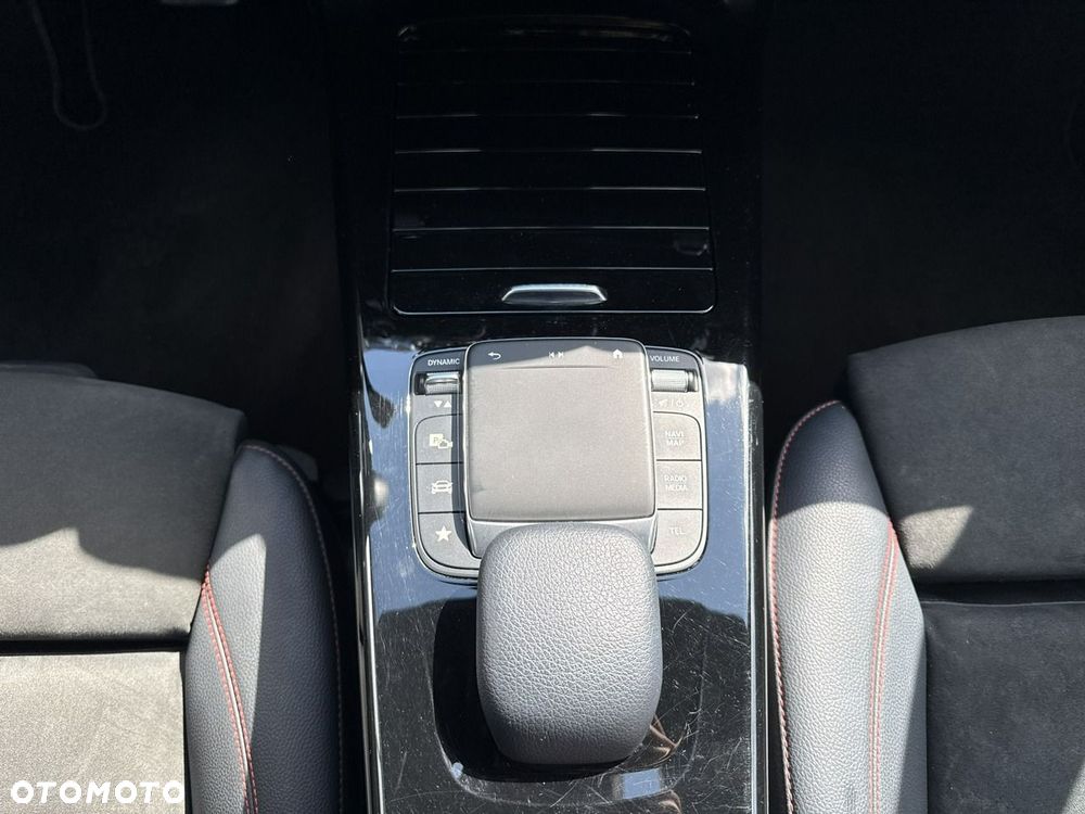 Mercedes-Benz CLA 200 mHEV AMG Line 7G-DCT - 24