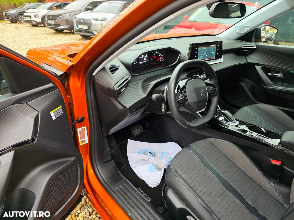 Peugeot 2008 1.5 BlueHDI 130 S&S EAT8 Allure - 21