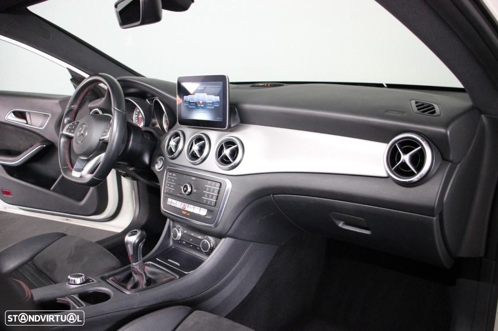 Mercedes-Benz CLA 180 d Shooting Brake AMG Line - 11