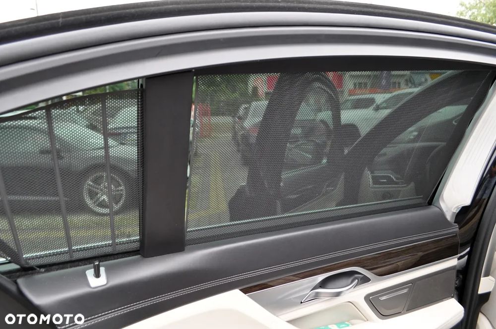 BMW Seria 7 750Ld xDrive - 31