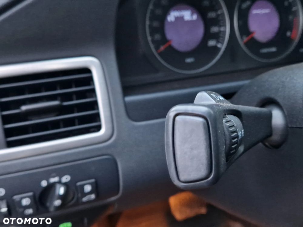 Volvo V70 2.5T AWD Summum - 8