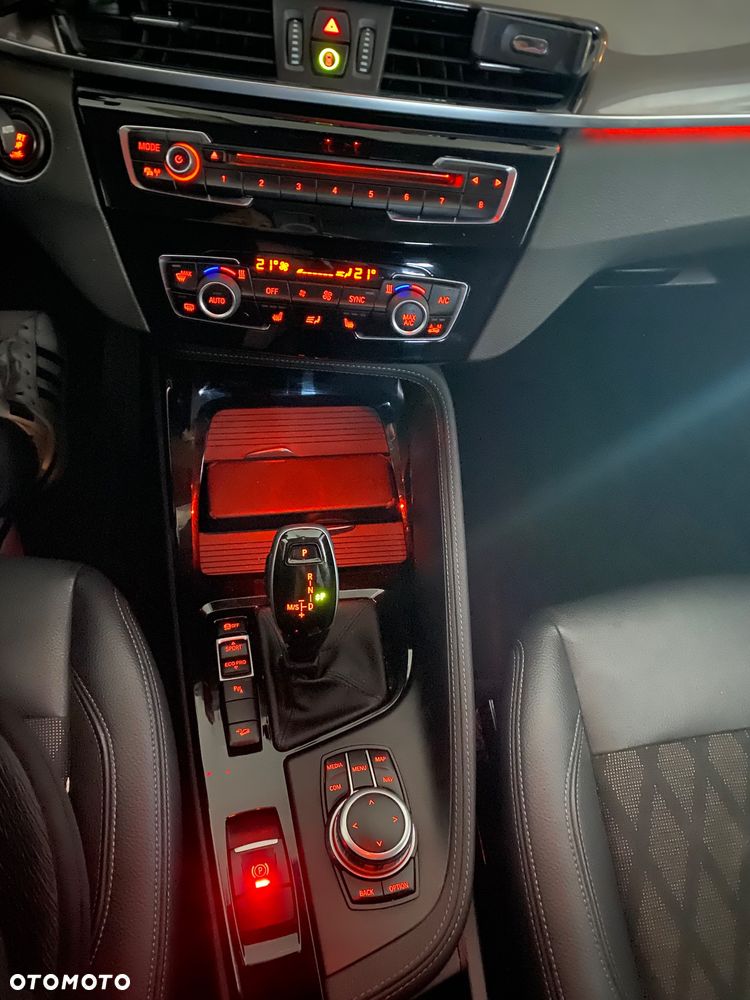 BMW X1 xDrive18d - 13