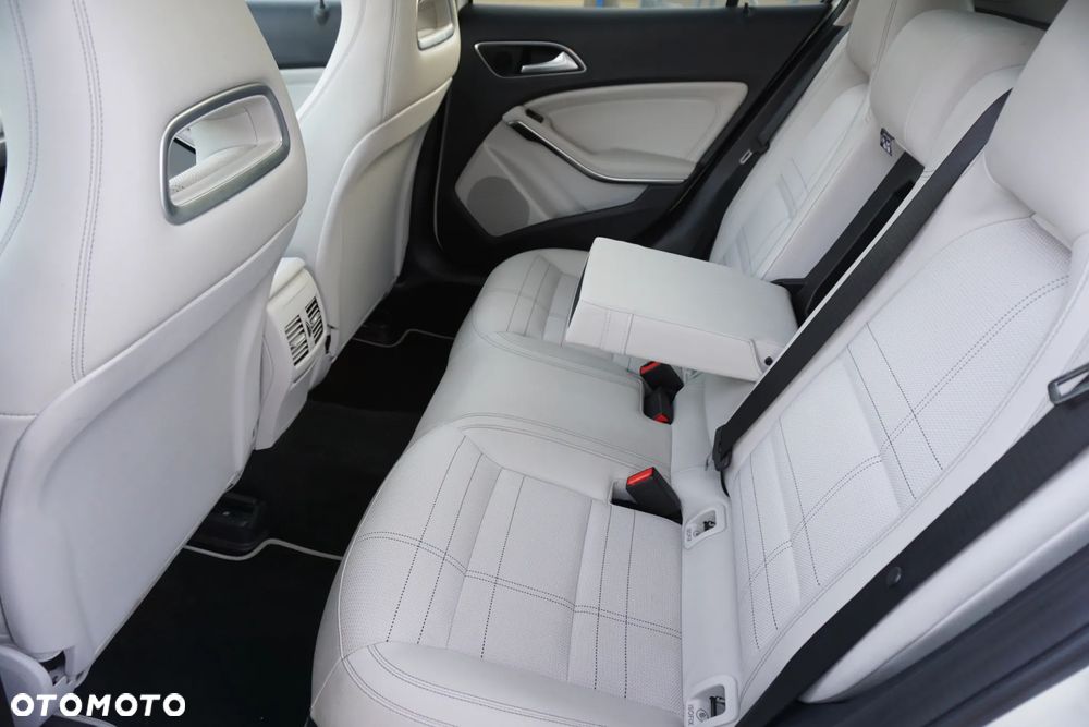 Mercedes-Benz GLA 250 4-Matic - 14