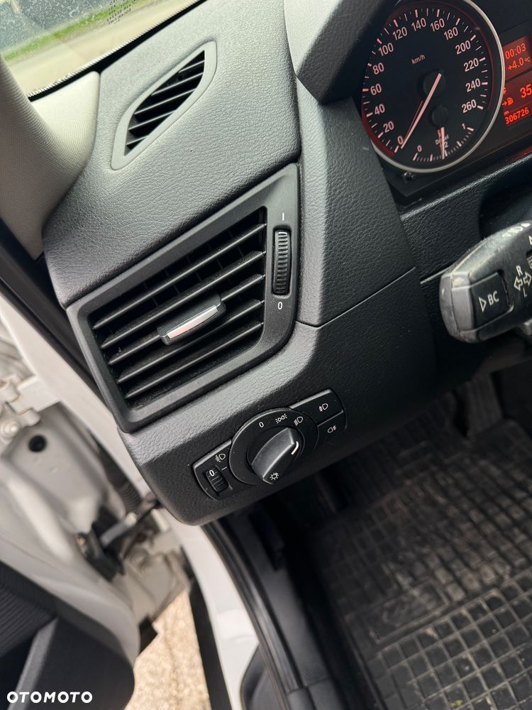 BMW X1 sDrive18d - 15