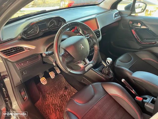 Peugeot 208 1.2 PureTech GT Line - 3