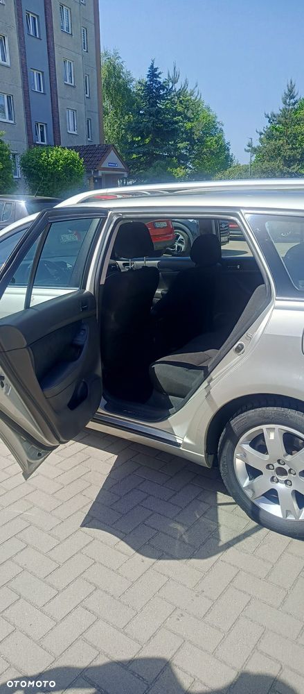 Toyota Avensis 2.0 D-4D High - 9