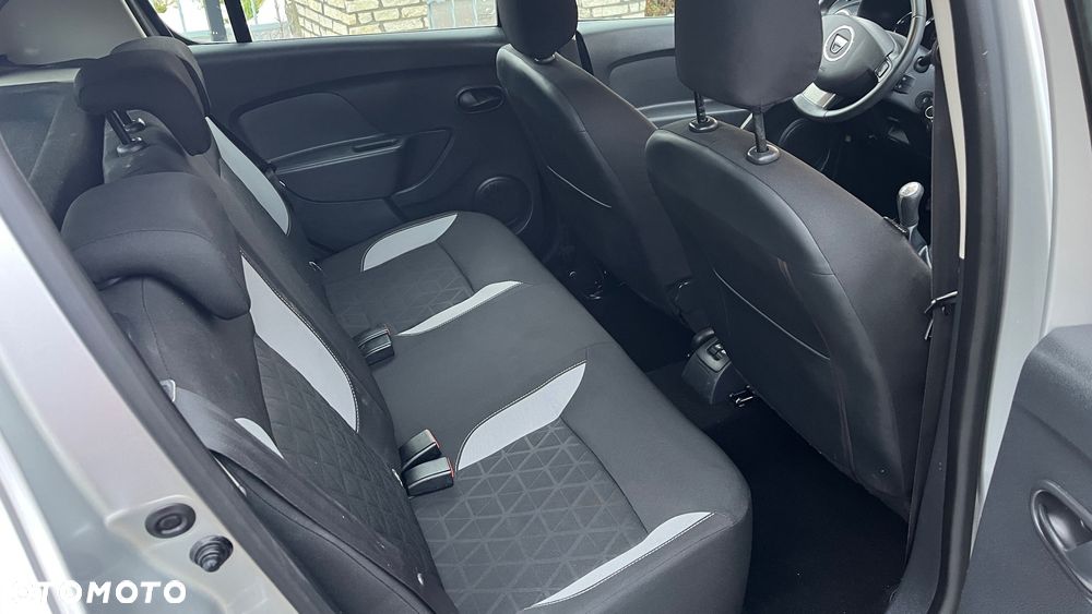 Dacia Sandero dCi 90 S&S Celebration - 8