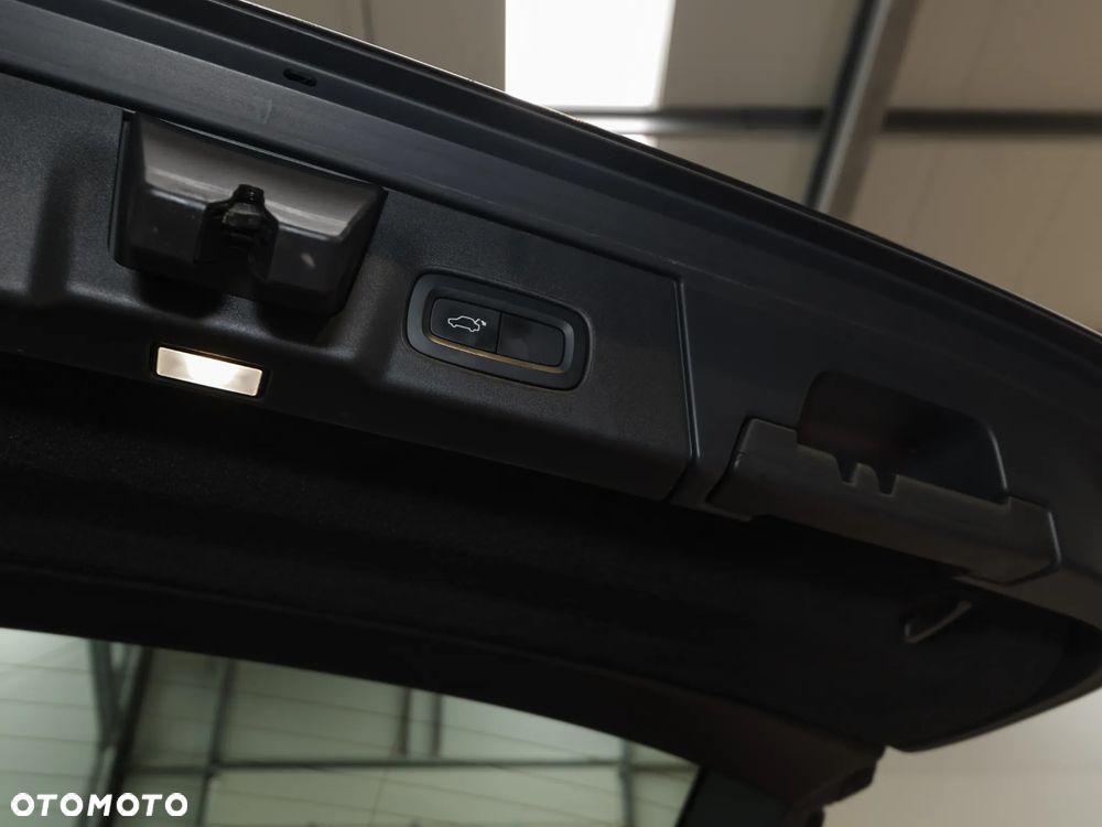 Volvo V90 Cross Country D4 AWD Pro - 39