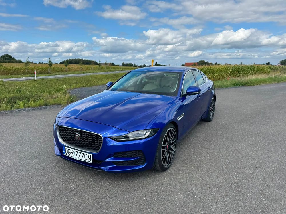 Jaguar XE 25t Prestige - 3