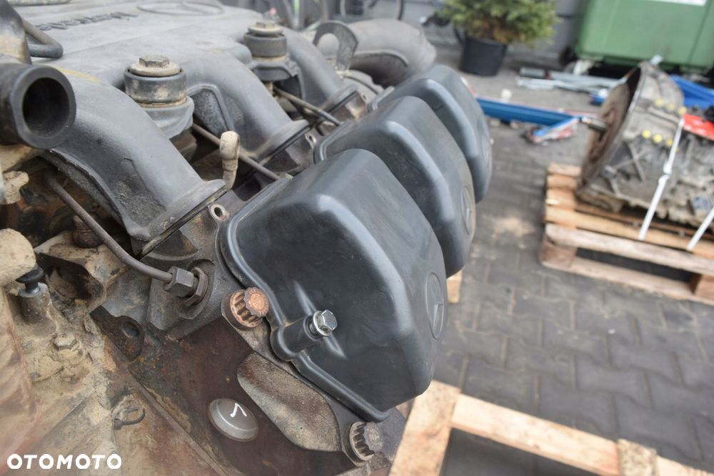 POKRYWA GŁOWICY ZAWORÓW DEKIELEK ACTROS MP3 - 4