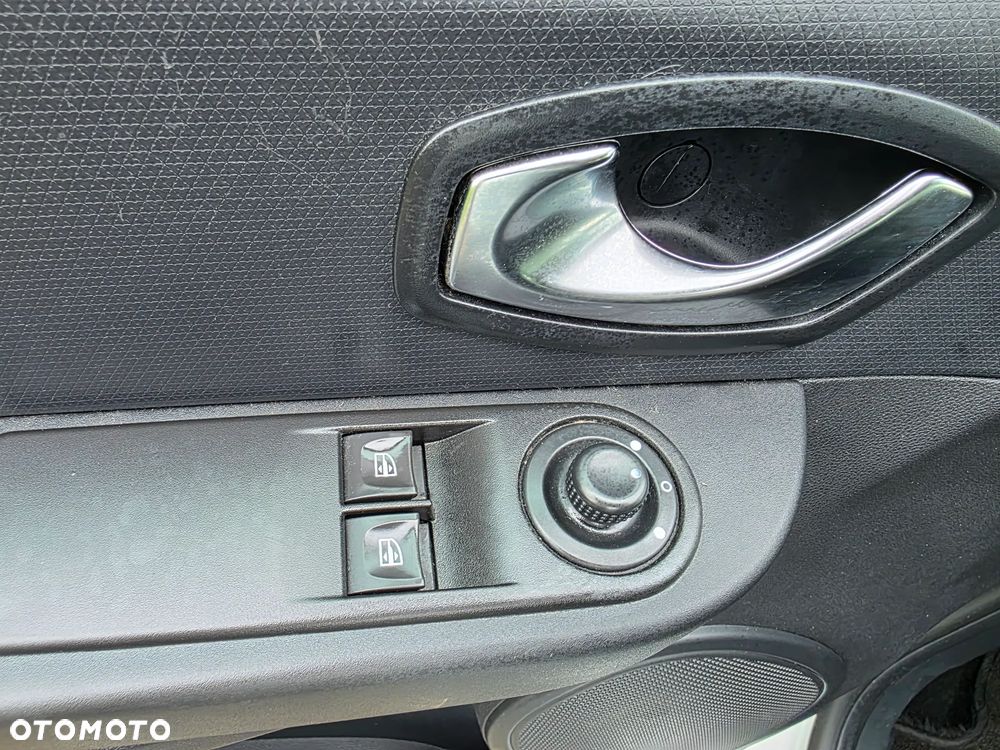 Renault Clio dCi 75 Stop & Start Expression - 28