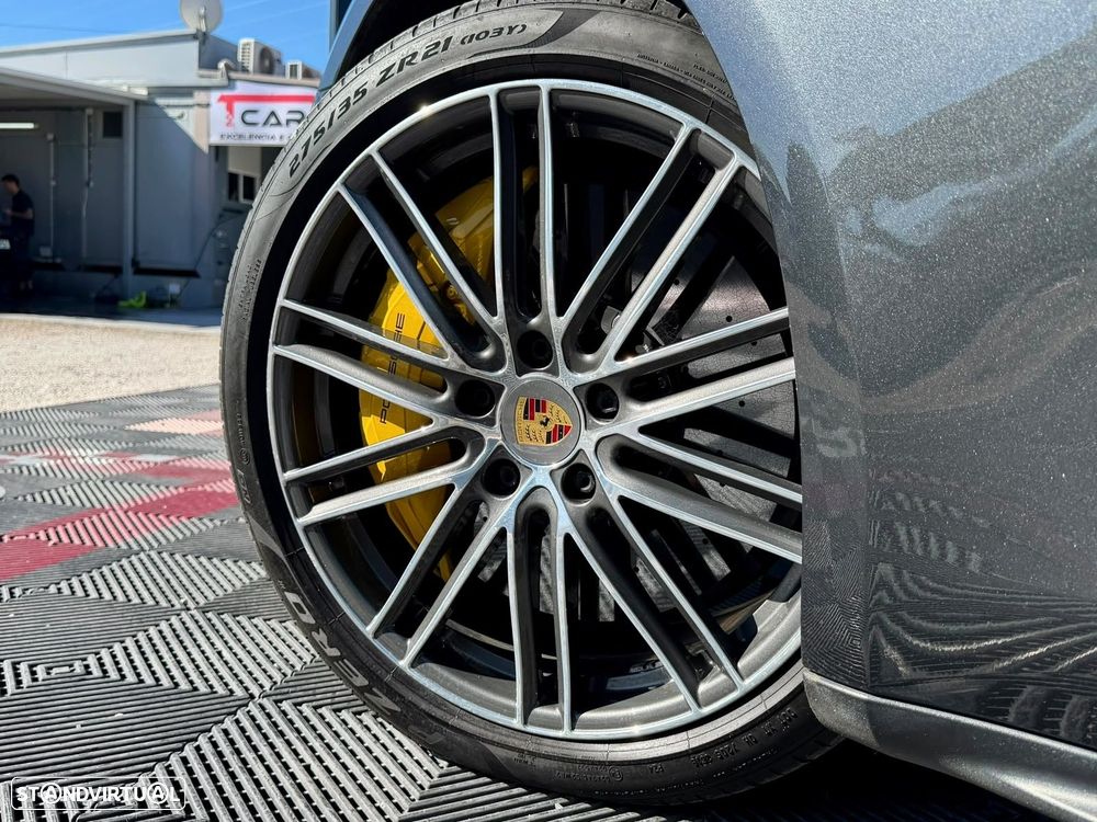 Porsche Panamera Turbo - 36