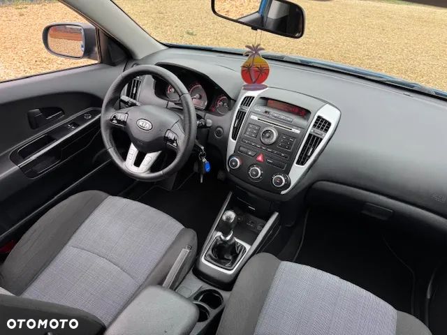 Kia Ceed - 25