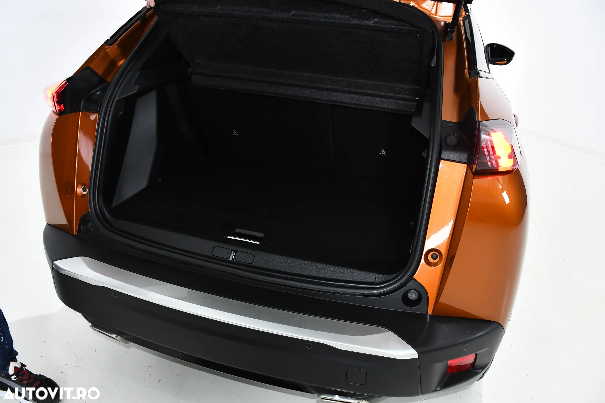 Peugeot 2008 PureTech 130 EAT8 GT Pack - 37