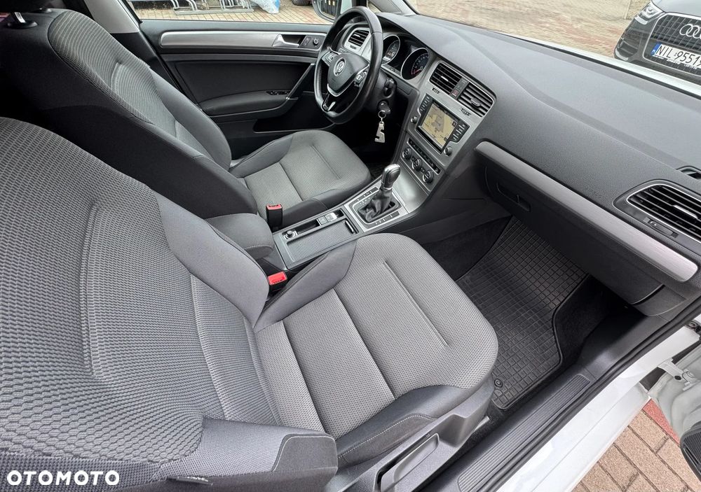 Volkswagen Golf - 24