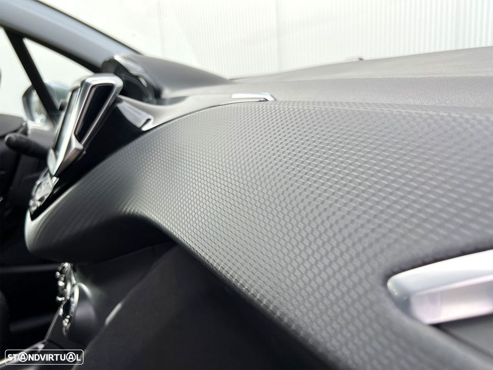 Peugeot 2008 1.5 BlueHDi Style - 31