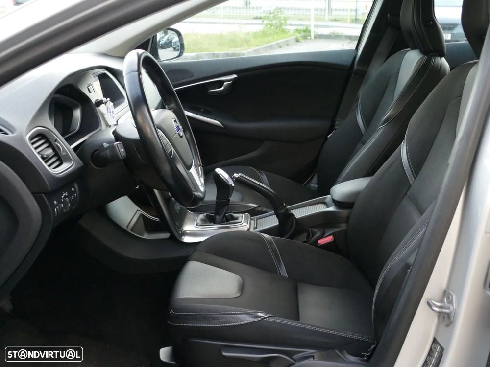 Volvo V40 1.6 D2 Momentum - 24