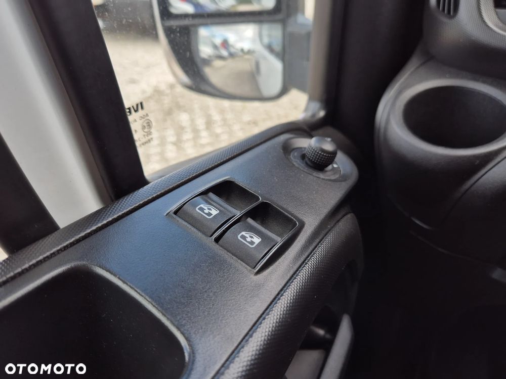 Iveco Daily 35S16 Hi-Matic L4H2, Brygadówka 7 osób, MAXI blaszak, HAK 3.5T, klimatyzacja - 11