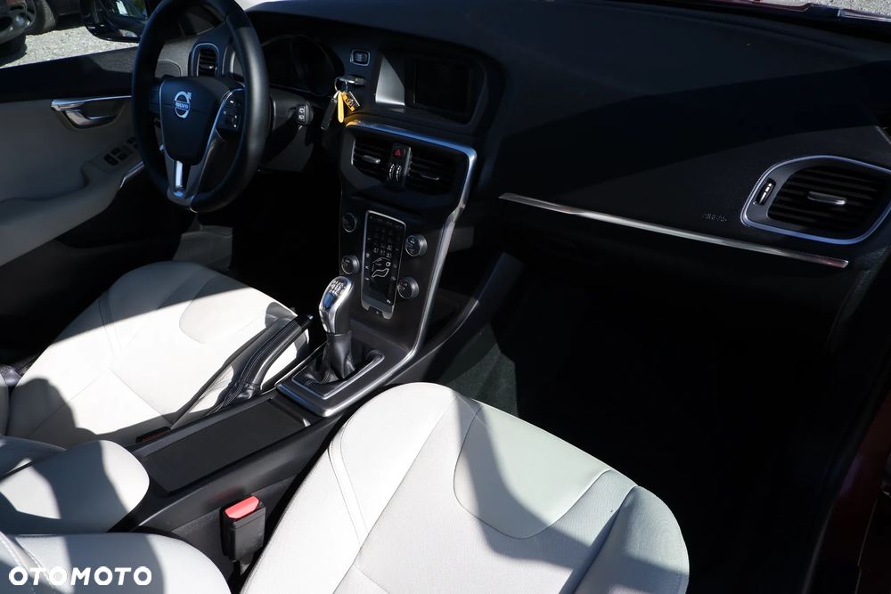 Volvo V40 D2 Momentum - 4