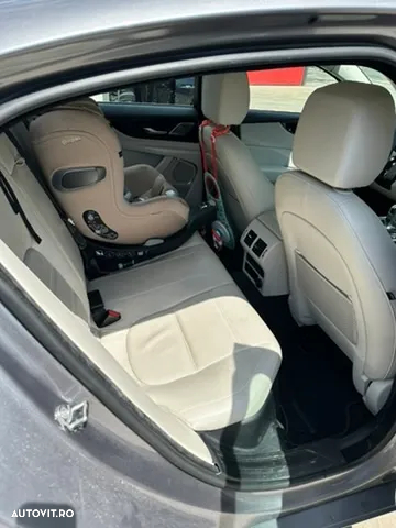 Jaguar XE D180 RWD Standard SE - 8
