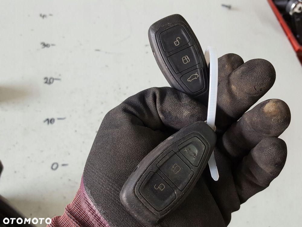 FORD GRAND C-MAX MK2 10r- PĘTLA IMMO KLUCZYKI - 2