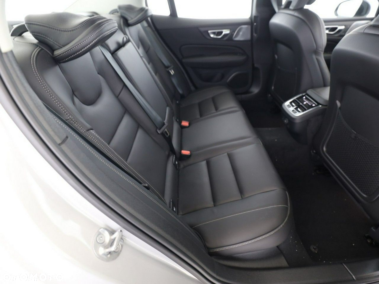 Volvo S60 B5 B AWD Ultimate Dark - 4