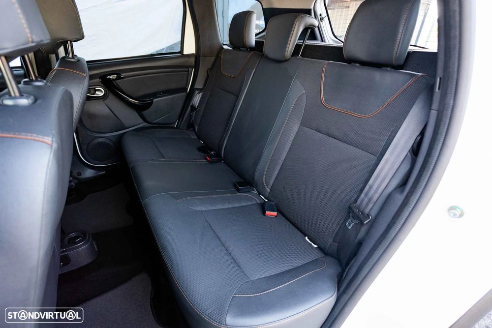 Dacia Duster 1.2 TCe SL Explorer - 32